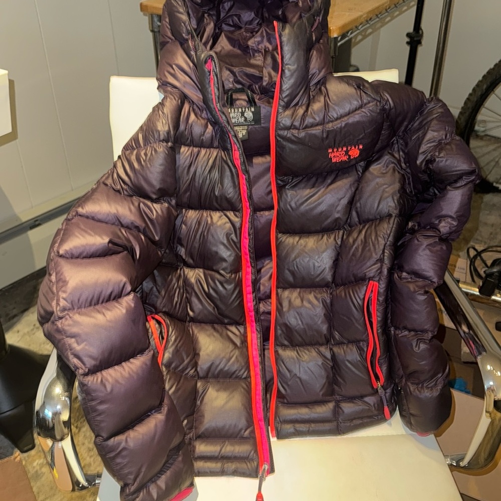 Mountain hardware hooded alpine down jacket 800 fill down size medium purple